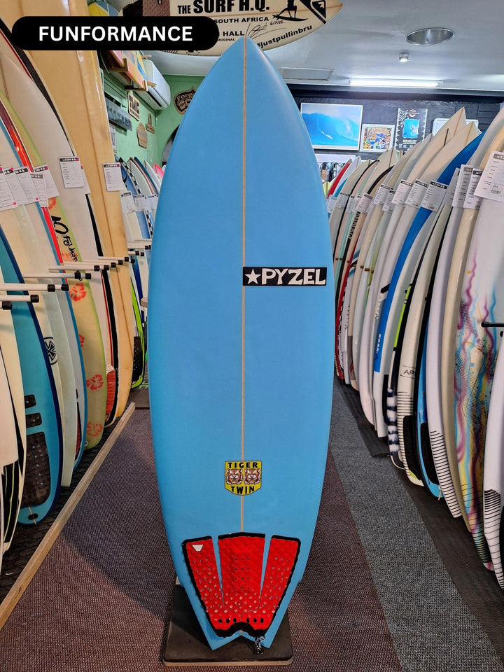 PYZEL PU TIGER TWIN 5'4 X 20" X 2 5/8" = 30.25L