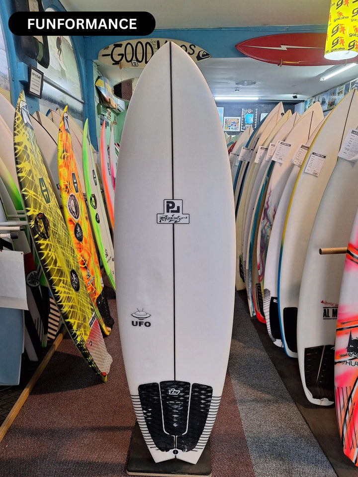 PETER LAWSON PU UFO 5'8 x 20 1/8" x 2 15/16 = 28.9L
