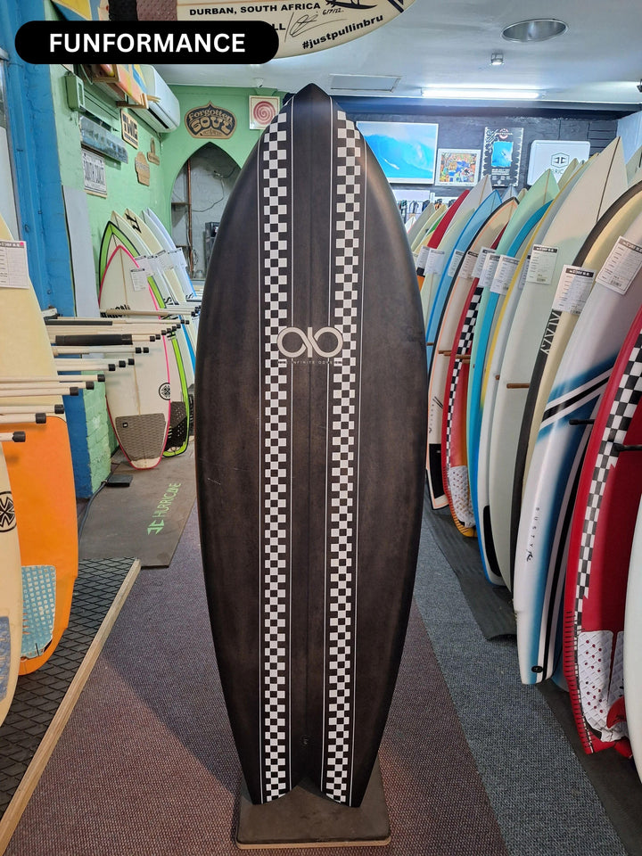 OIO EPS CARBON FISH 5'8 X 22.05' X 2 3/4" = 43L