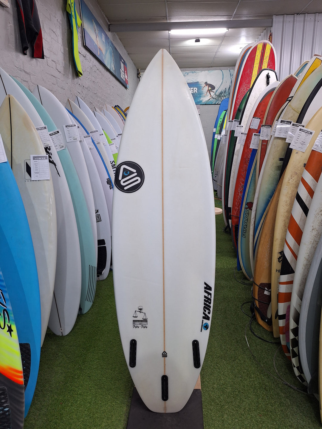 AFRICA SURFBOARDS PU FIFTY-FIFTY 6'0 X 19 9/16" X 2 3/8" = 33.2L