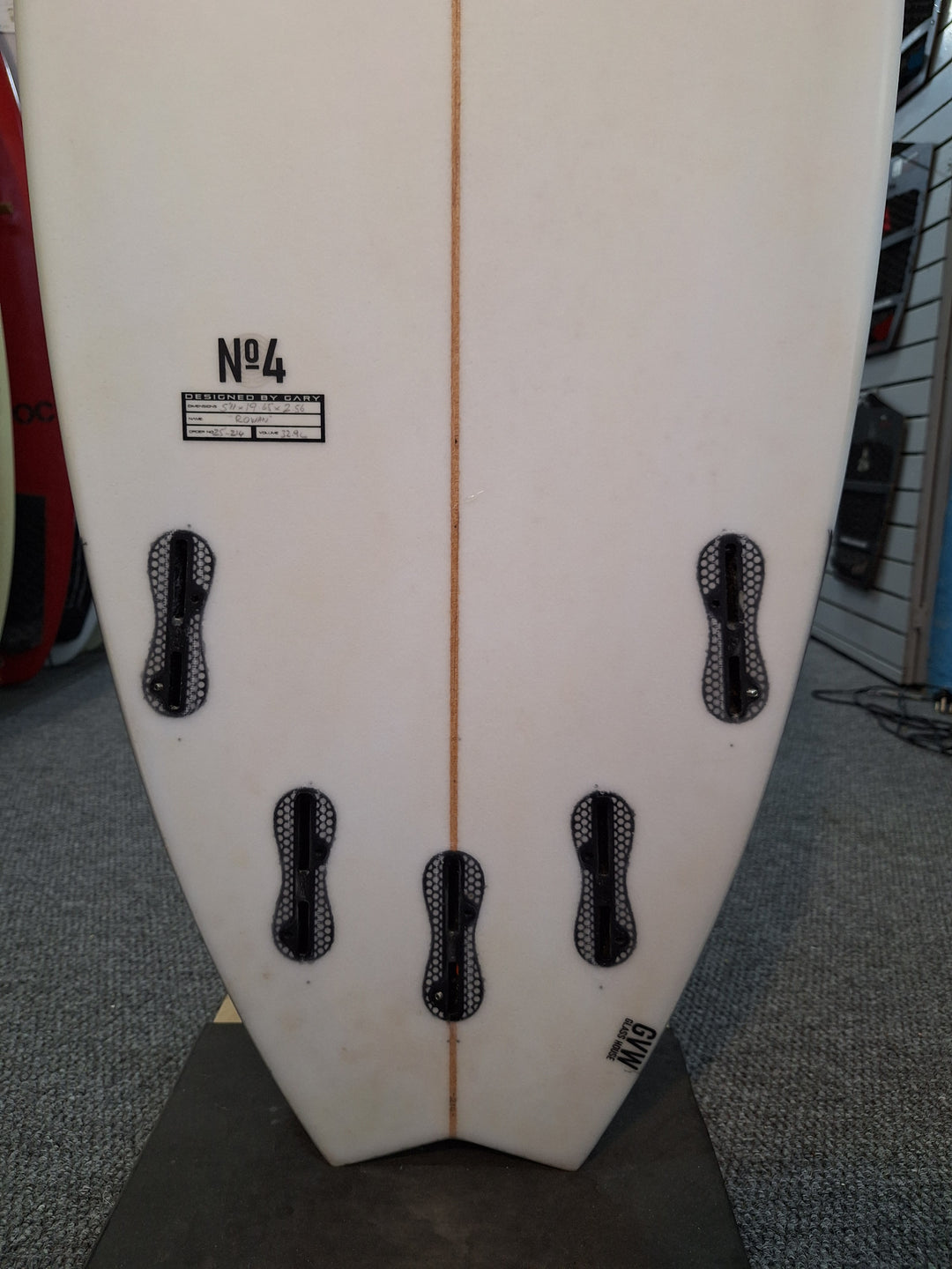 GVW EPOXY NO.4 5'11 X 19.65" X 2.56" = 32.9L