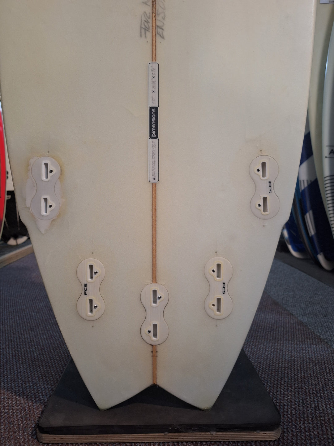 DUTCHIE PU 6'0 X 20 3/4" X 2 5/8" = 35.7L