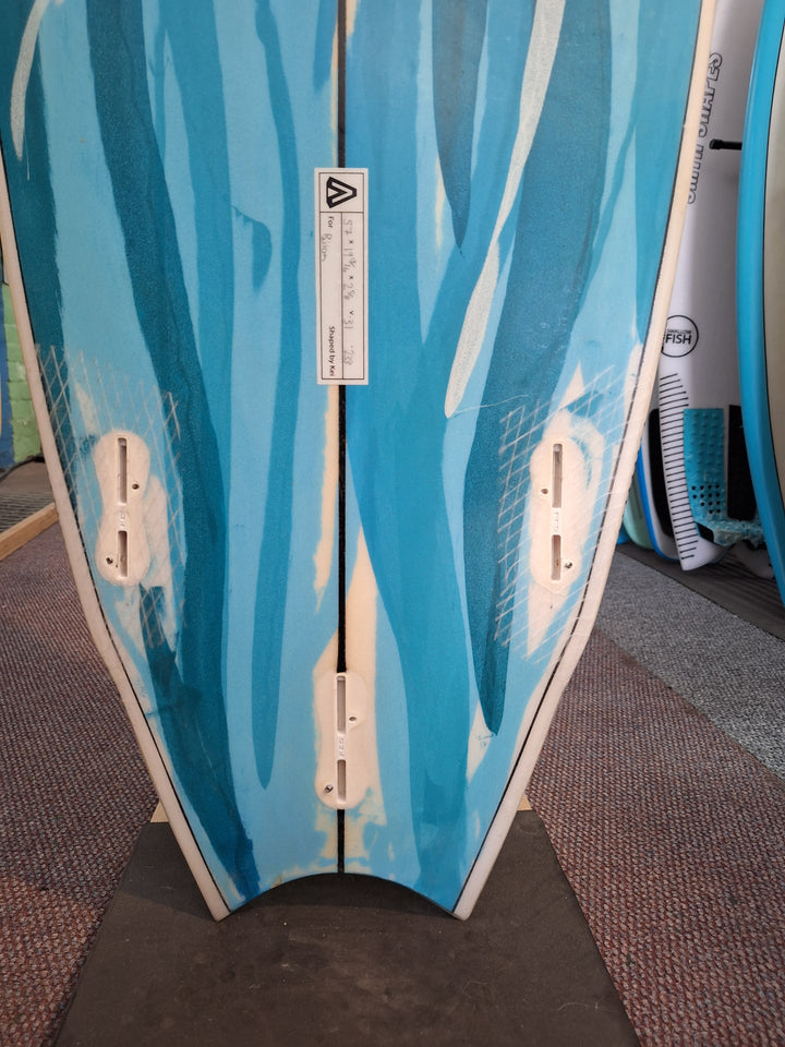 ANALOGY PU 5'7 X 19 13/16" X 2 5/8" = 31L