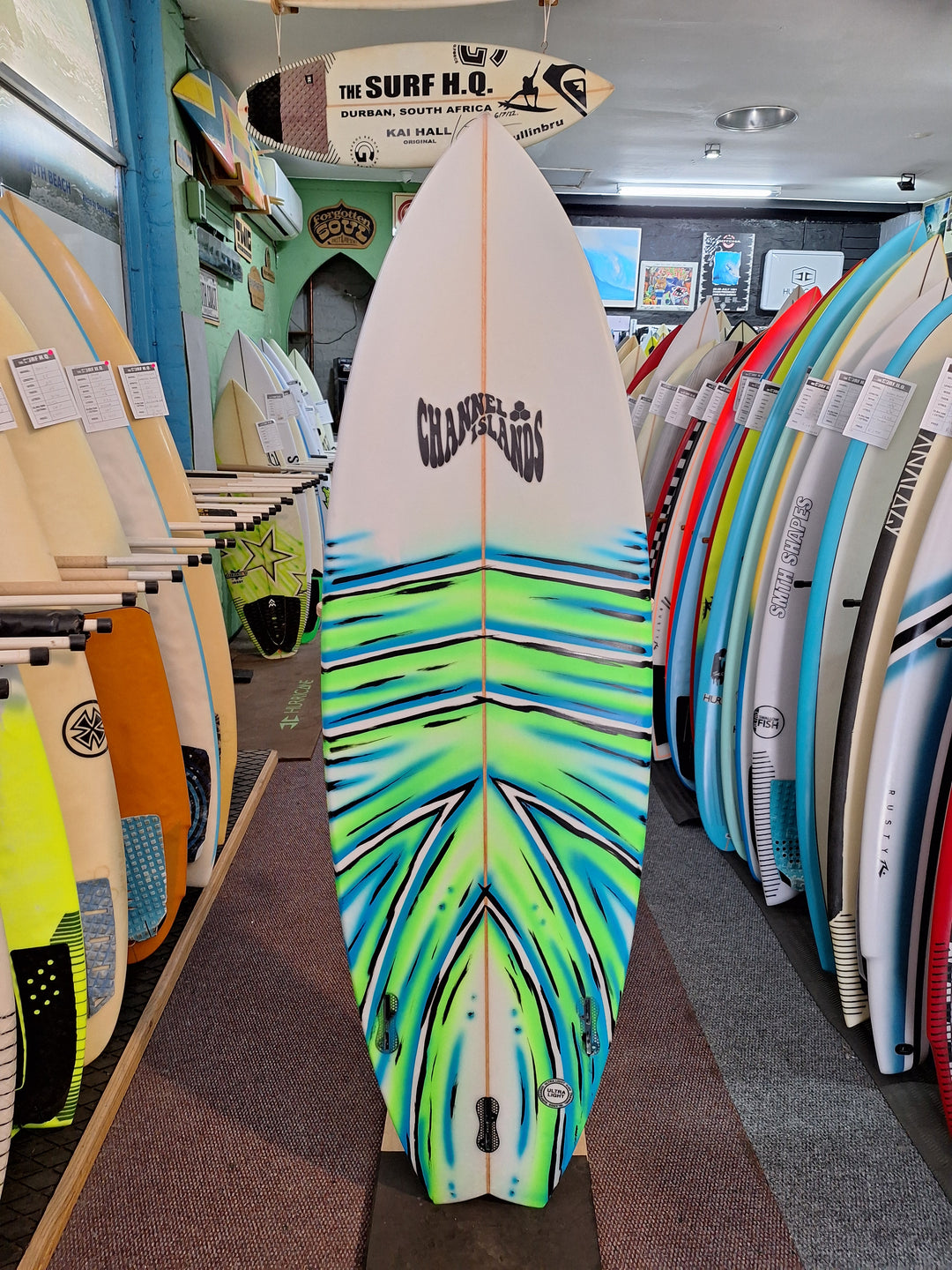 CHANNEL ISLANDS PU ROCKET WIDE 5'8 X 19 1/2" X 2 1/2" = 30.3L