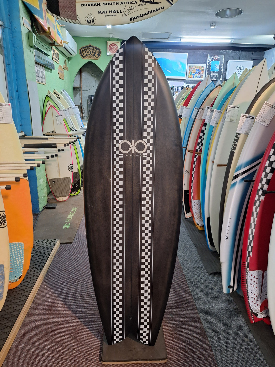 OIO EPS CARBON FISH 5'8 X 22.05' X 2 3/4" = 43L