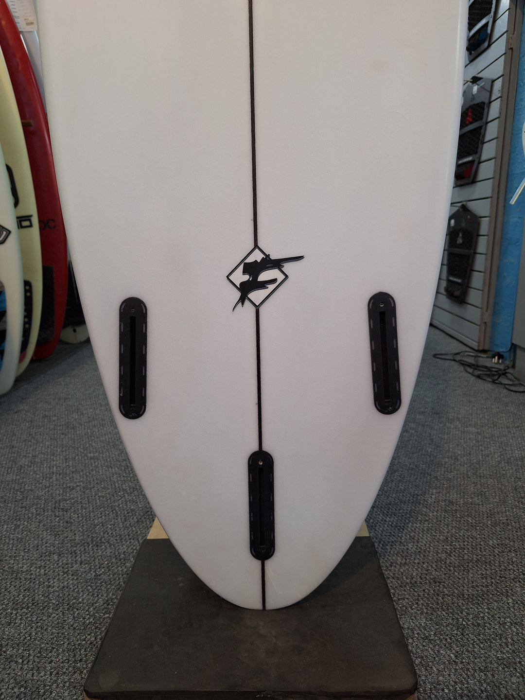 BILT PU LIGHTNING 2 6'1 X 19 1/4" X 2 5/8" = 31.65L