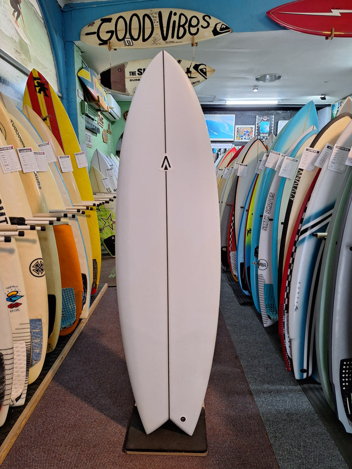 ANALOGY PU ODYSSEY 5'10 x 20 1/4" x 2 9/16" = 33.7L