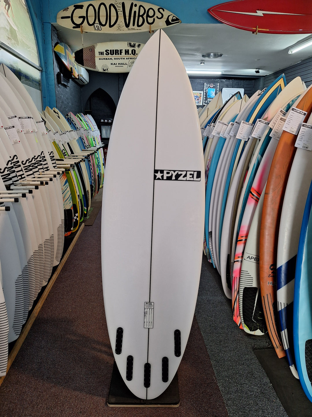 PYZEL PU GHOST 6'2 x 19 5/8" x 2 5/8" = 33L