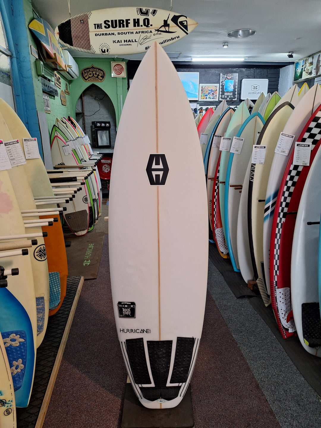 HURRICANE PU ROCKSTAR 5'11 X 19 3/4" X 2 1/2" = 32L