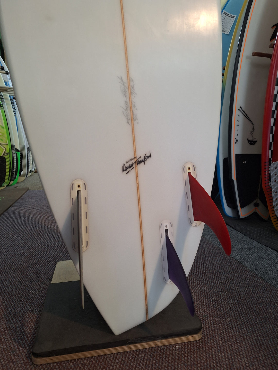 HUGH THOMPSON PU ASSYMETRICAL 5'7 X 19" X 2 1/2" = 29L