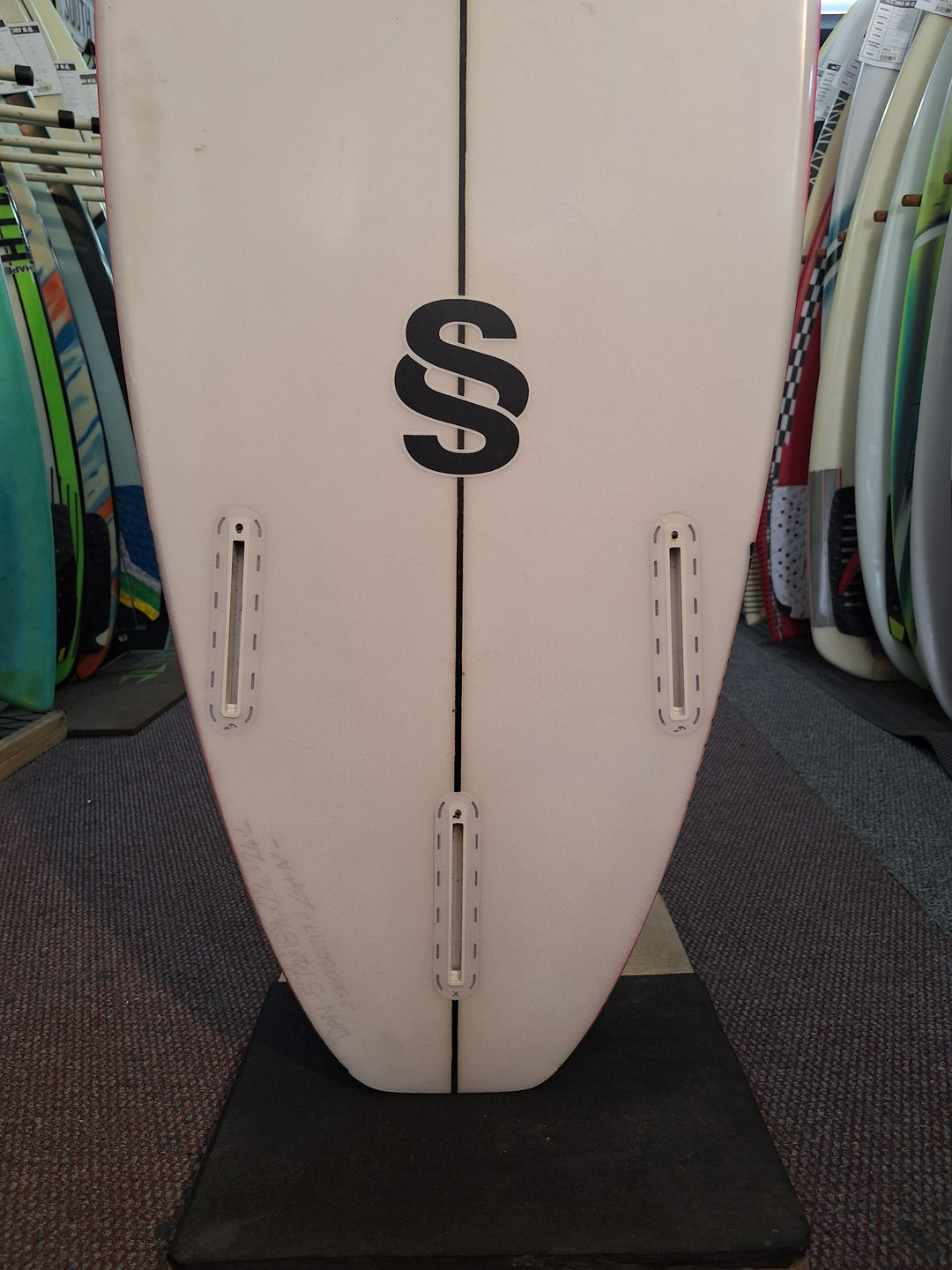 SMITH SHAPES PU VOLUME 5'7 1/2" X 18 3/16" X 2 3/8" = 24L