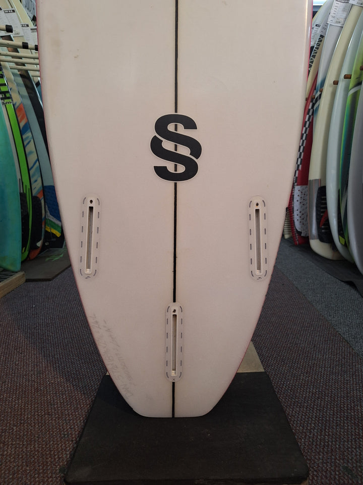 SMITH SHAPES PU VOLUME 5'7 1/2" X 18 3/16" X 2 3/8" = 24L