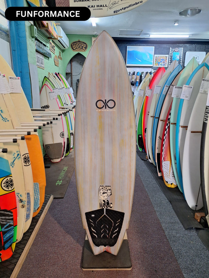 OIO EPOXY CRYPTO MANIAC 5'7 X 19.05" X 2.34" = 27L