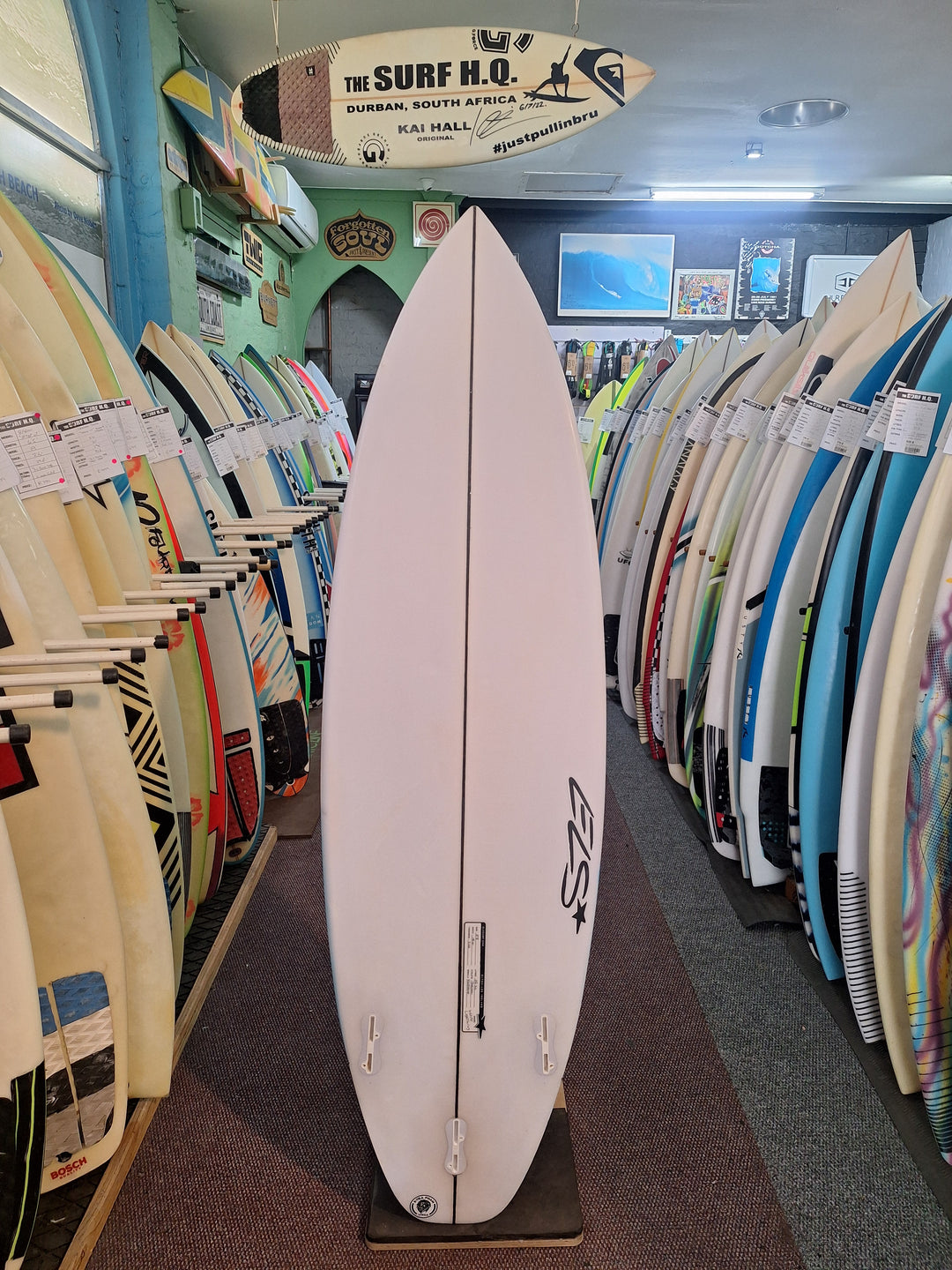 ELS PU WHITE LIGHTNING 5'8 X 18.41" X 2.36" = 26.34L