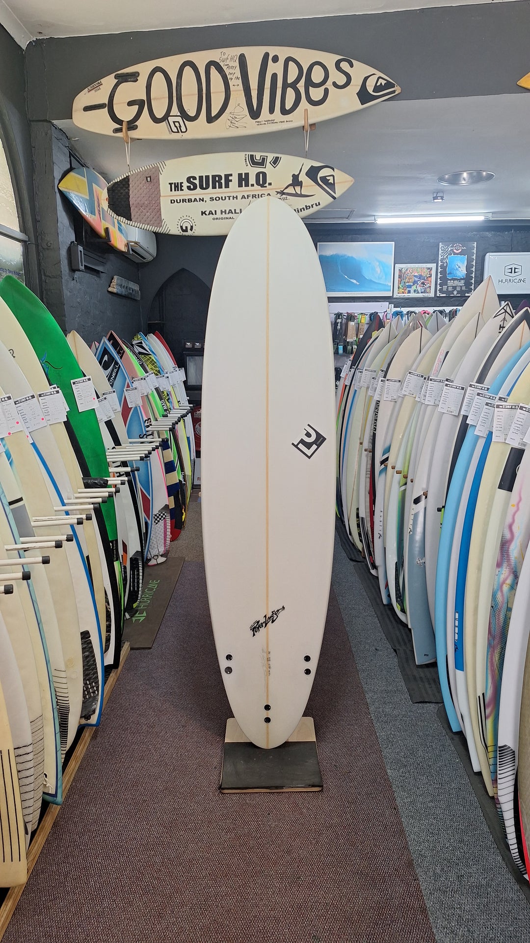 PETER LAWSON PU UFO 7'4 x 21 1/4" x 2 5/8" = 45.3L