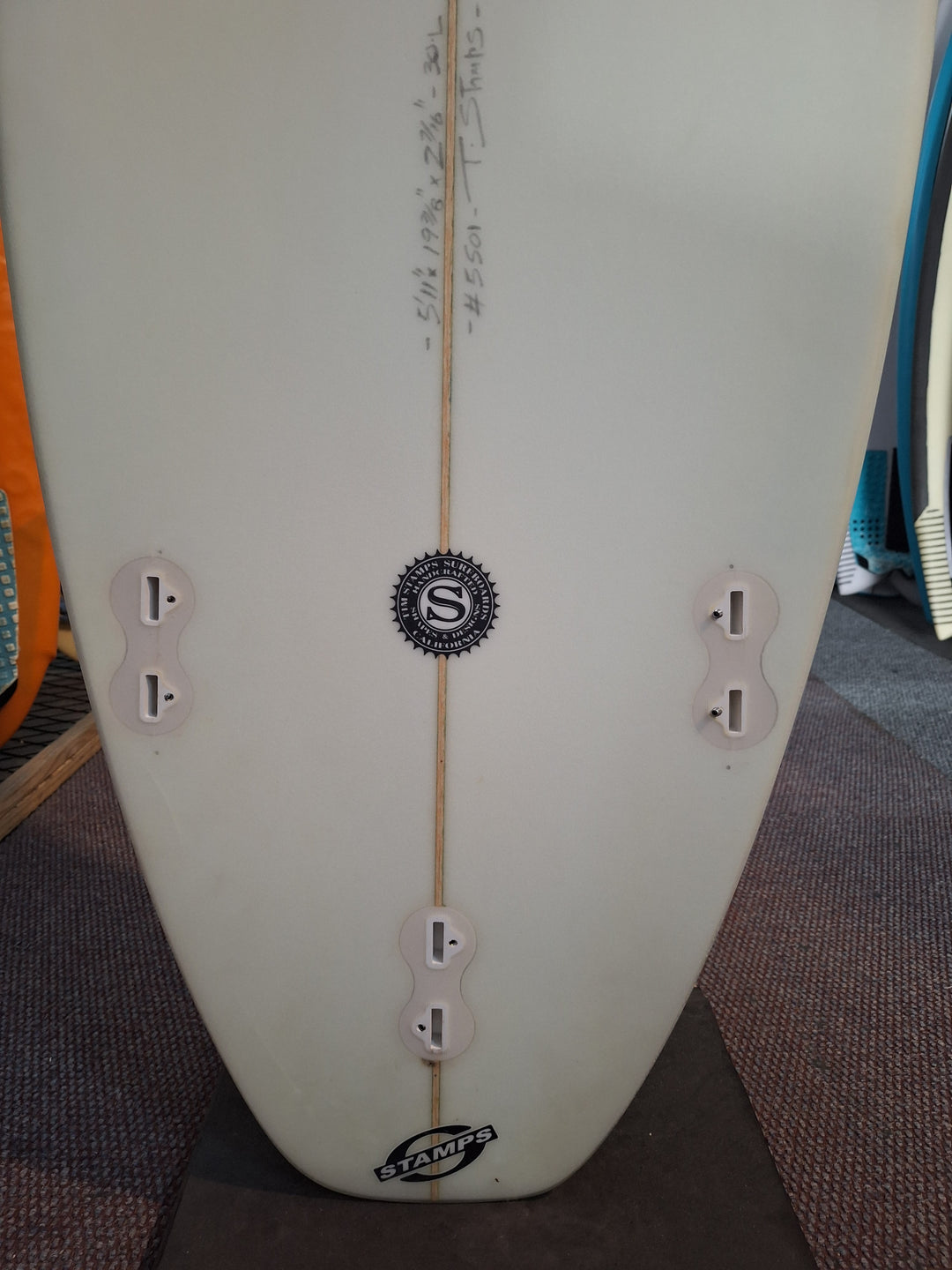 STAMPS PU APEX 5'11 X 19 7/8" X 2 7/16" = 30L