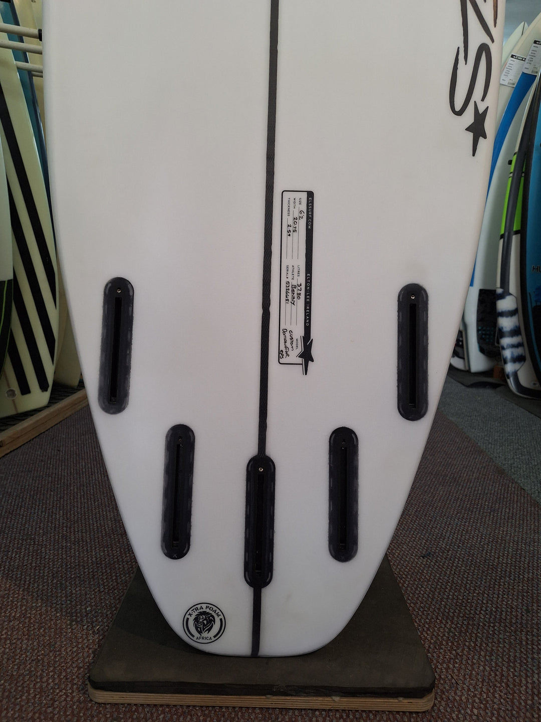 ELS EPOXY DOMINATOR 6'2 X 20.75" X 2.59" = 37.8L