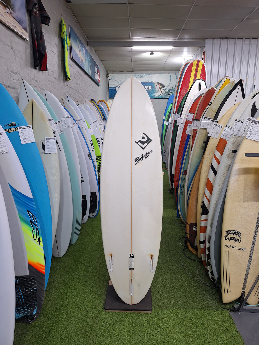 PETER LAWSON PU UFO 6'2 X 20 1/8" X 2 7/16" = 33L