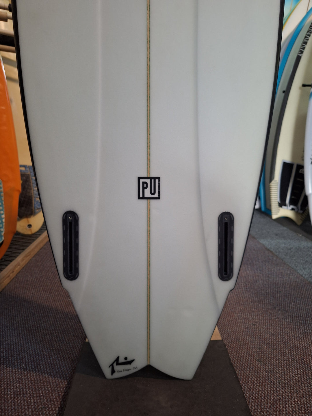RUSTY PU MISO 5'8 X 20.5" X 2.23' = 28.51L