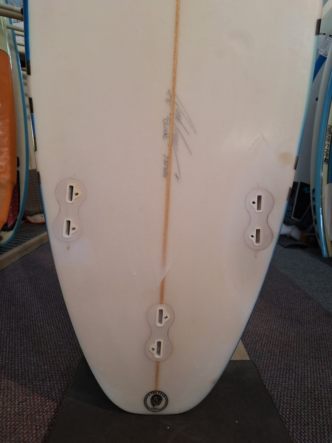 DEREK GIRVEN PU V8 5'8 X 18 3/8" X 2 1/8" = 22.9L