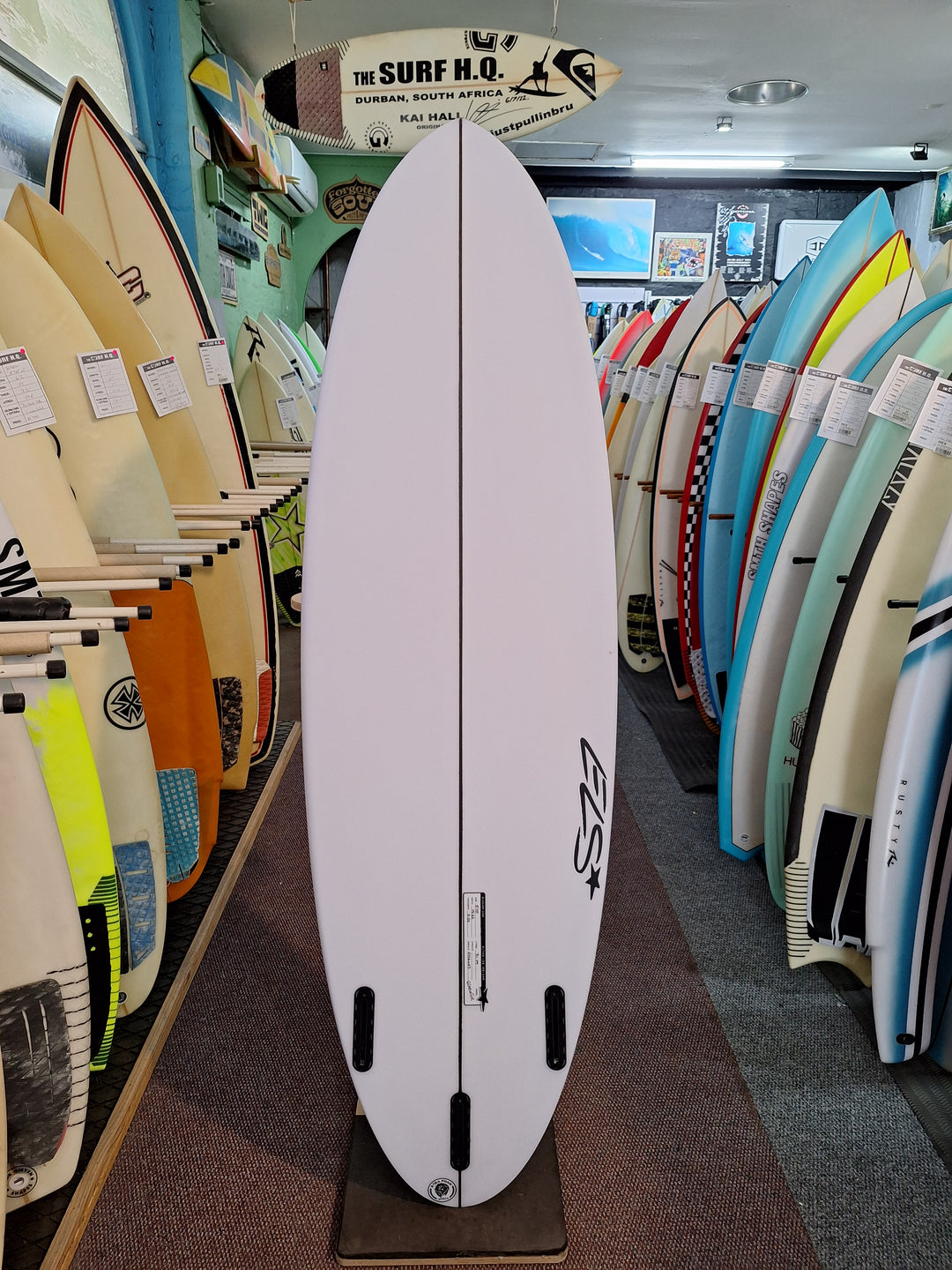 ELS PU GLADIATOR 5'10 X 19.66" X 2.52" = 31.79L