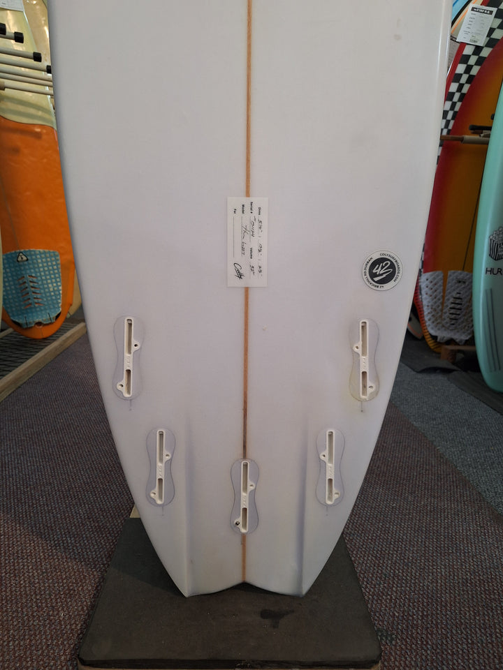 COLBY PU THIN LIZZY 5'10 X 19 1/2' X 2 1/2" = 32L