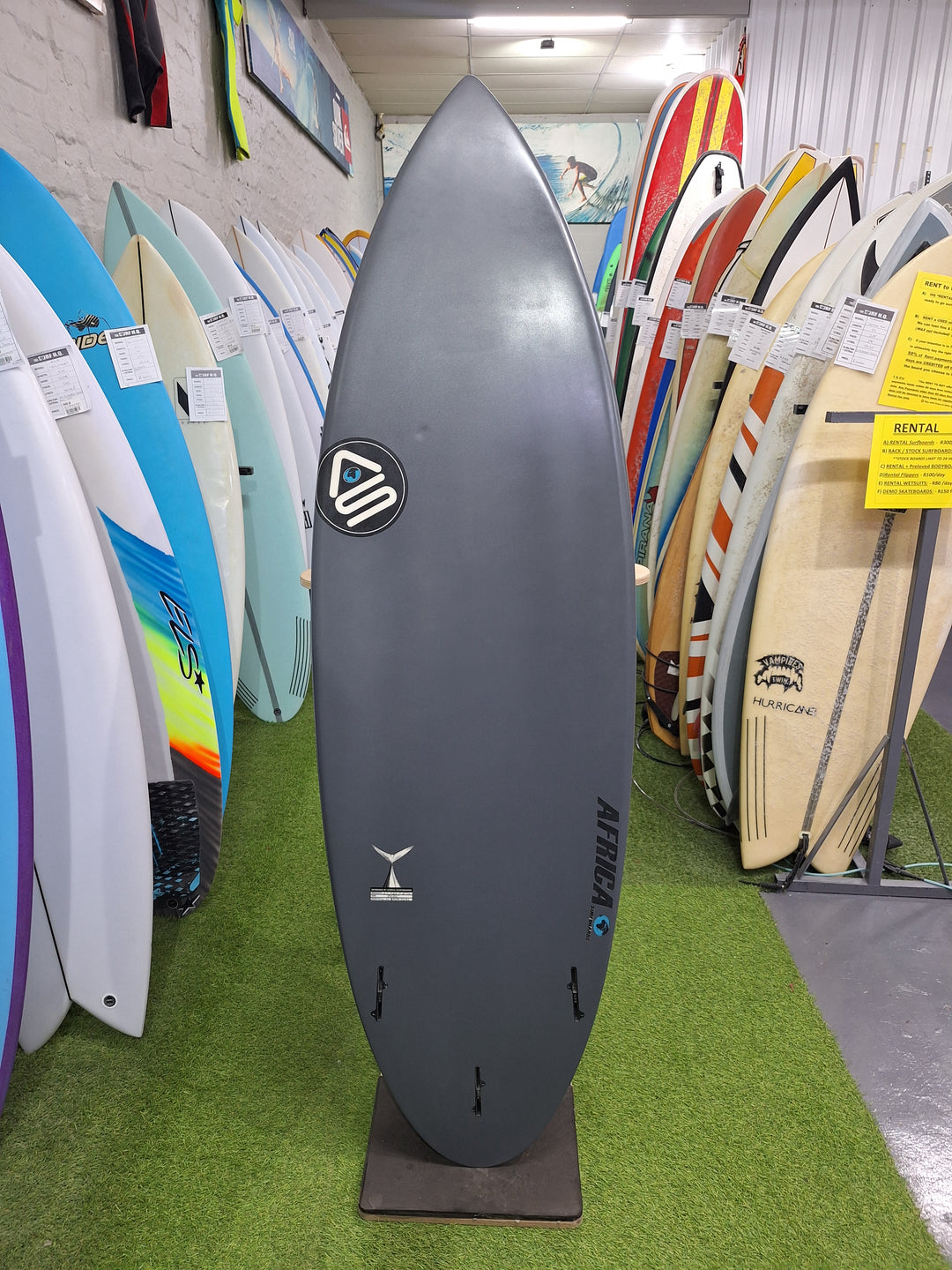 AFRICA SURF EPOXY THE TUNA 5'11 X 20" X 2 11/16" = 33.9L