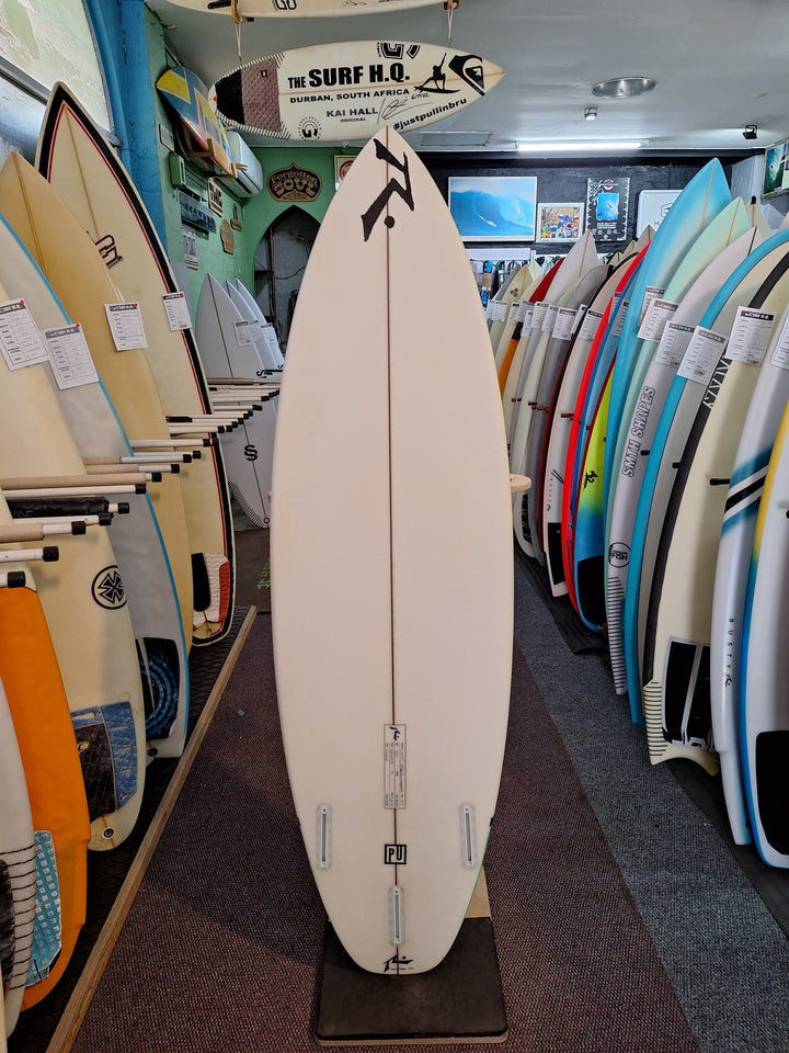 RUSTY EPOXY SD 5'7 X 18.55" X 2.62" = 23.8L