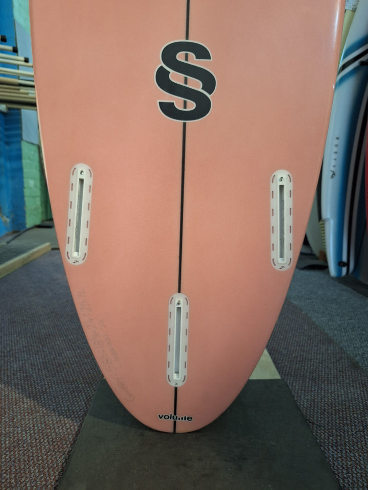 SMTH SHAPES PU VOLUME 5'8 1/2" X 18 3/8" X 2 1/4' = 25.7L