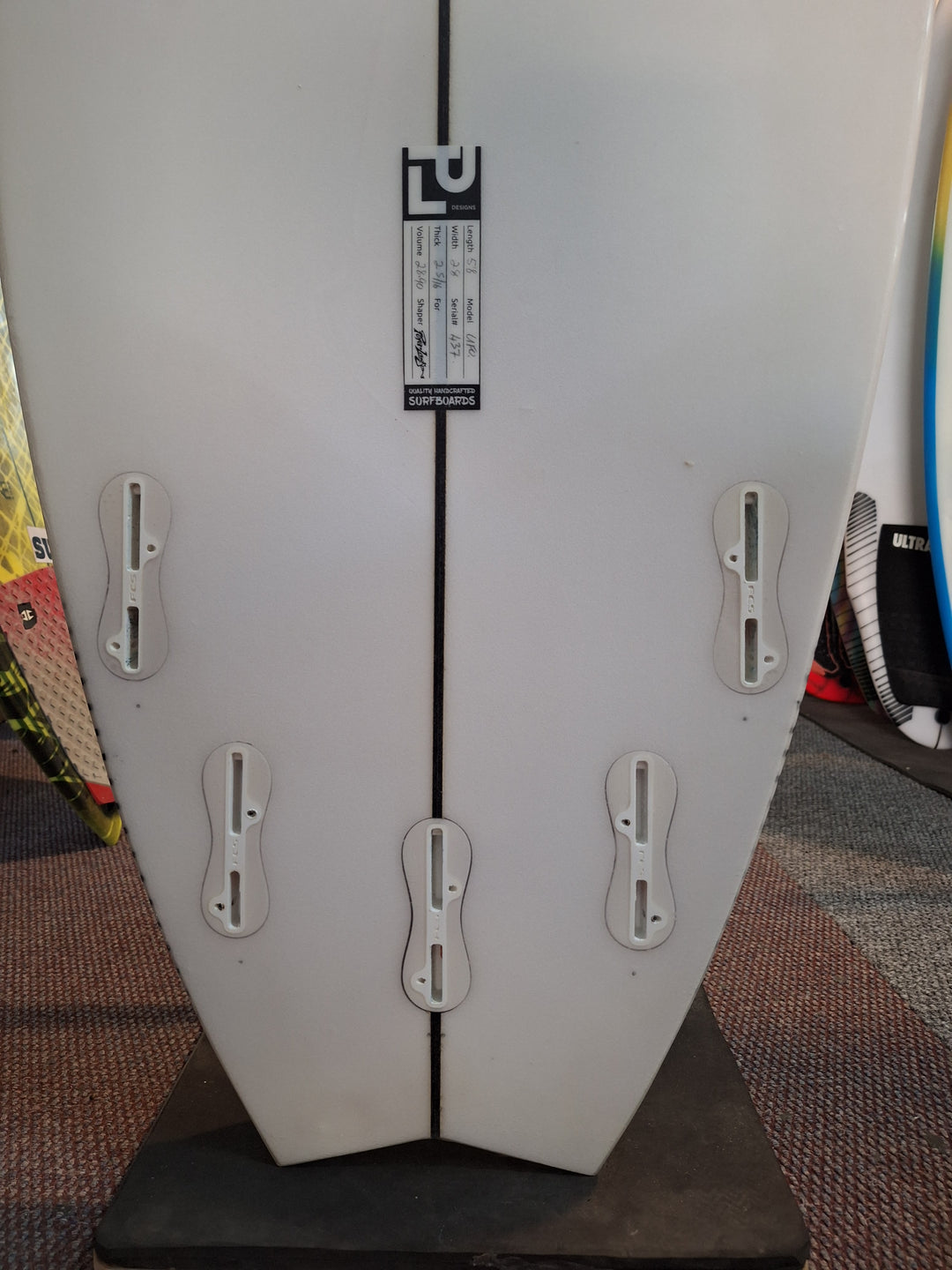 PETER LAWSON PU UFO 5'8 x 20 1/8" x 2 15/16 = 28.9L