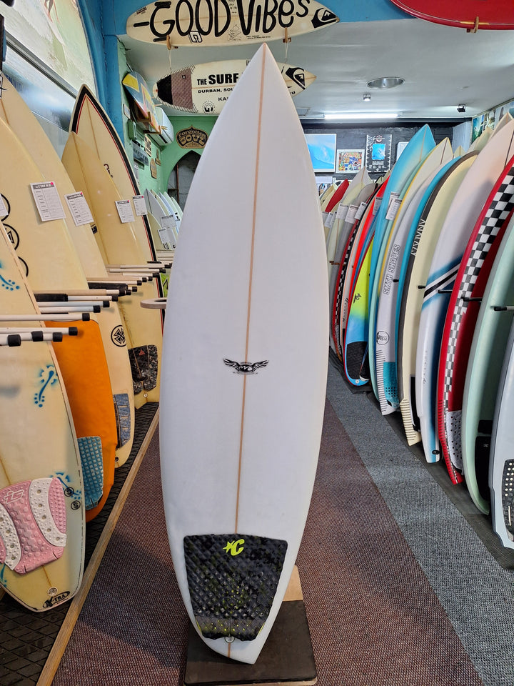 HUGH THOMPSON PU NATURAL CURVE 5'7 X 19" X 2 1/2" = 29L