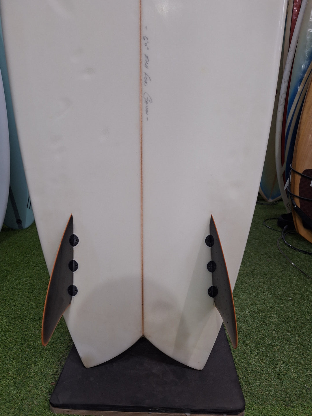42 SURF PU MOD TWIN 6'0 X 20 3/4" X 2 1/4" = 33.1L