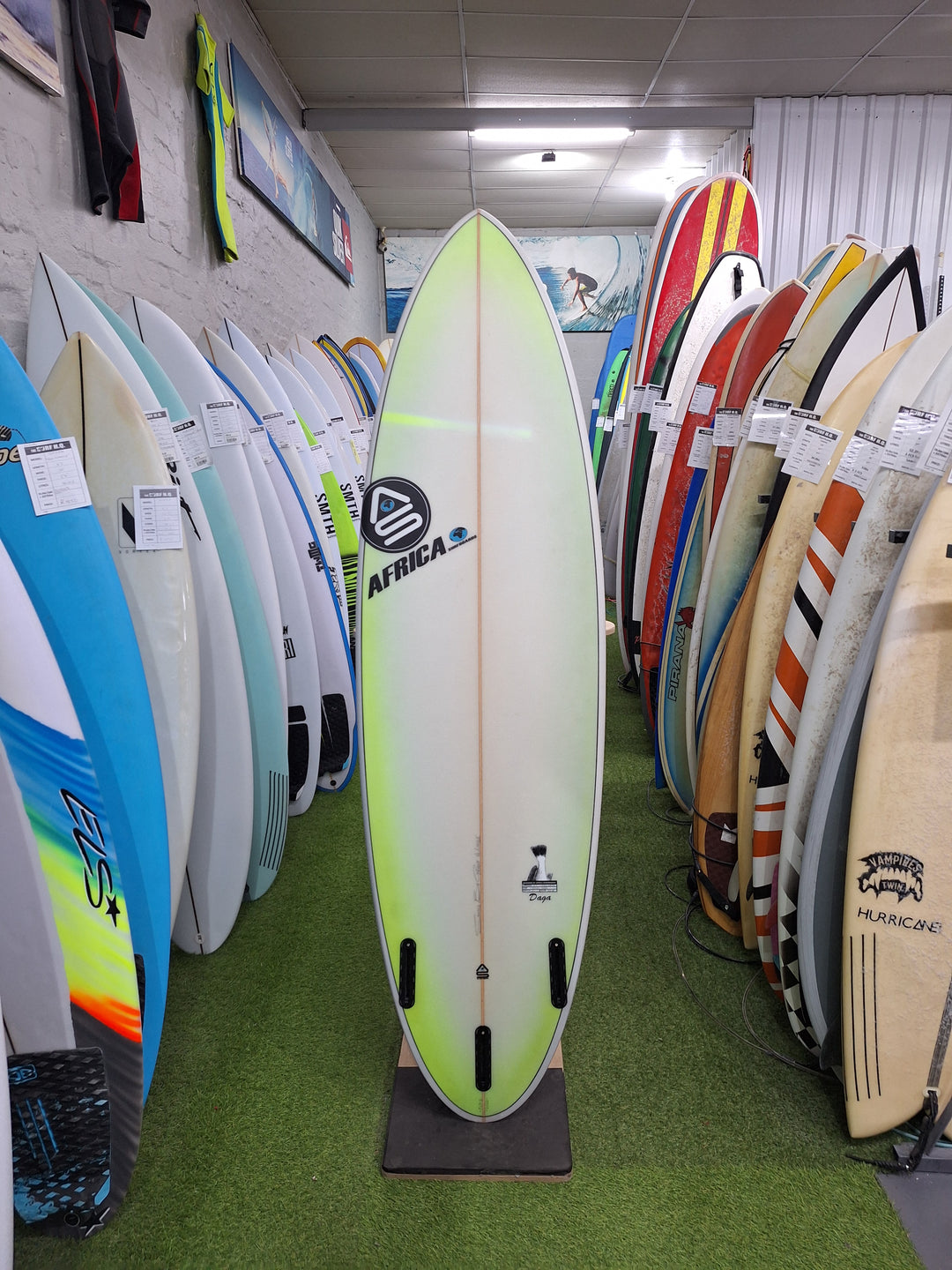 AFRICA SURF PU DAGA 6'2 X 19 3/4" X 2 1/2" = 33L