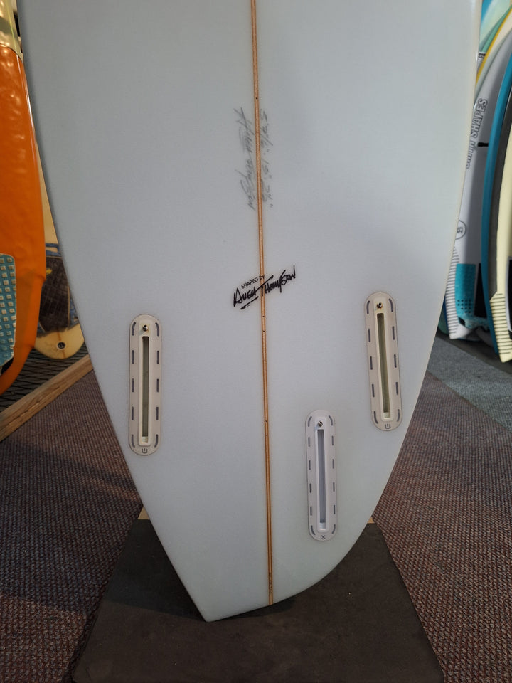 HUGH THOMPSON PU NATURAL CURVE 5'7 X 19" X 2 1/2" = 29L