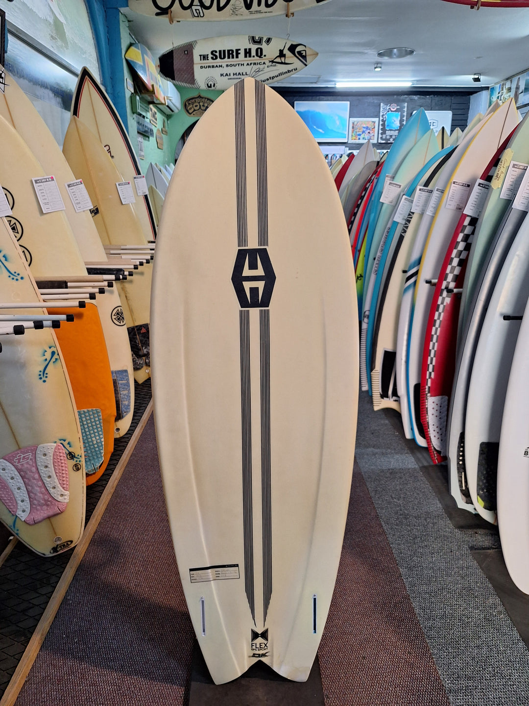 HURRICANE EPOXY VAMPIRES TWIN 5'4 X 20 3/8' X 2 3/16' = 27L