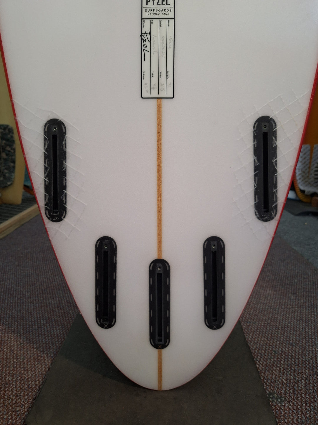 PYZEL PU THE TANK 7'2 X 20 1/2" X 3 1/8" = 45.70L