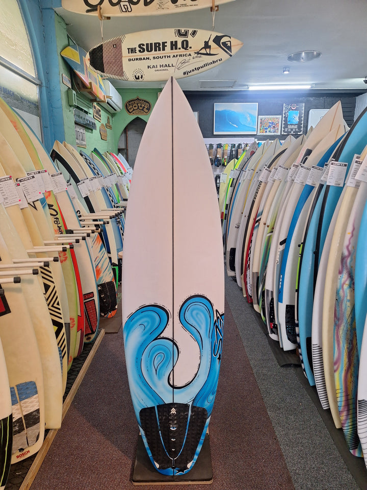 ELS PU WHITE LIGHTNING 5'8 X 18.41" X 2.36" = 26.34L