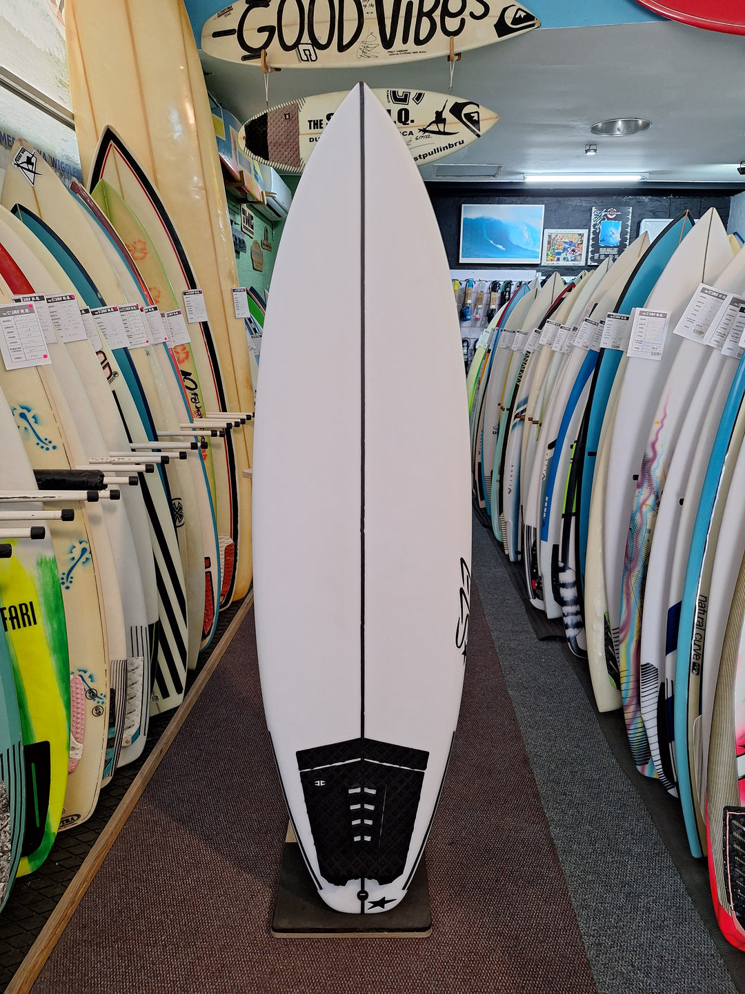 ELS EPOXY DOMINATOR 6'2 X 20.75" X 2.59" = 37.8L