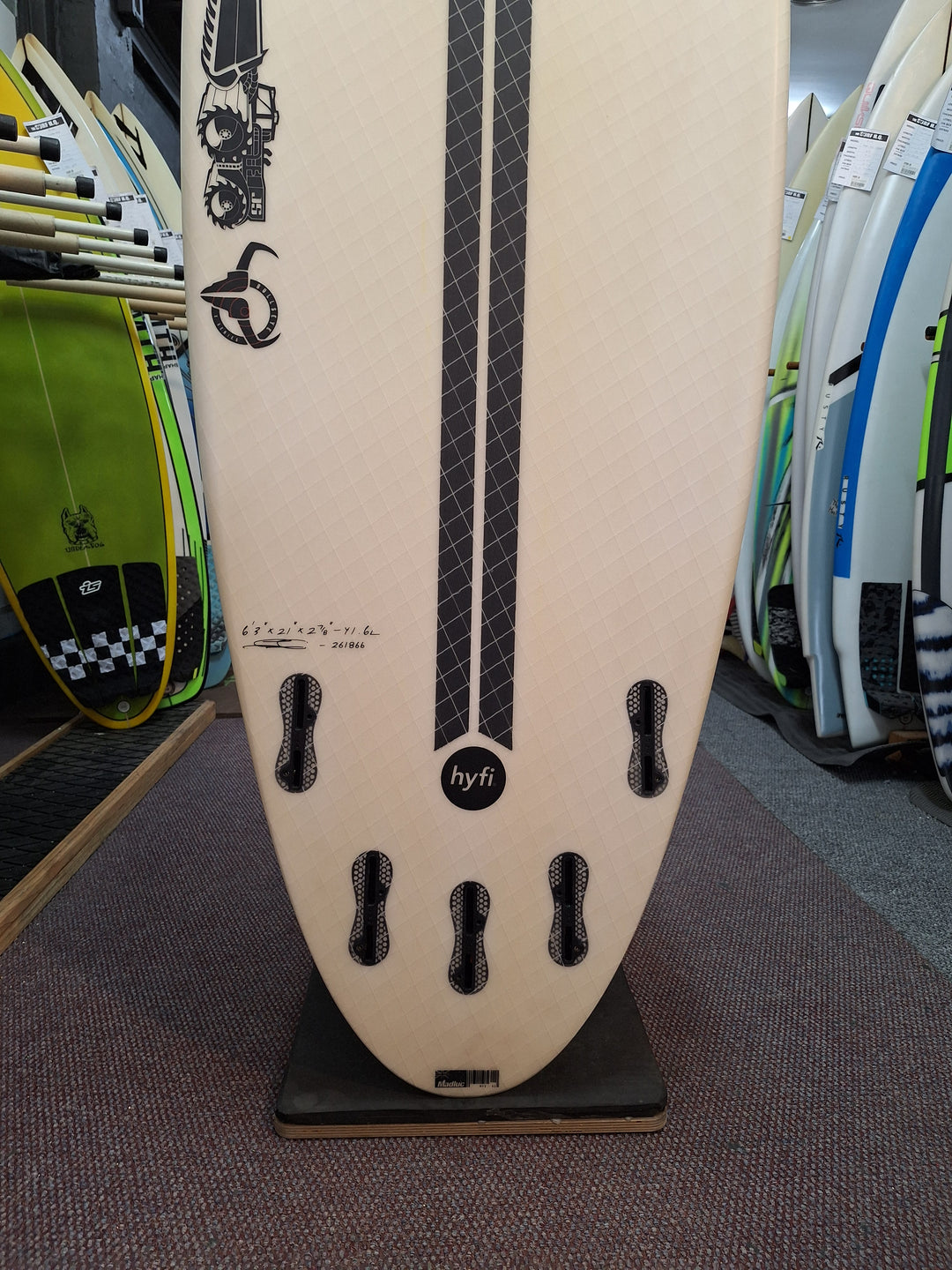JS INDUSTIRES EPS BULLSEYE 6'3 x 21" x 2 7/8" = 41.6L