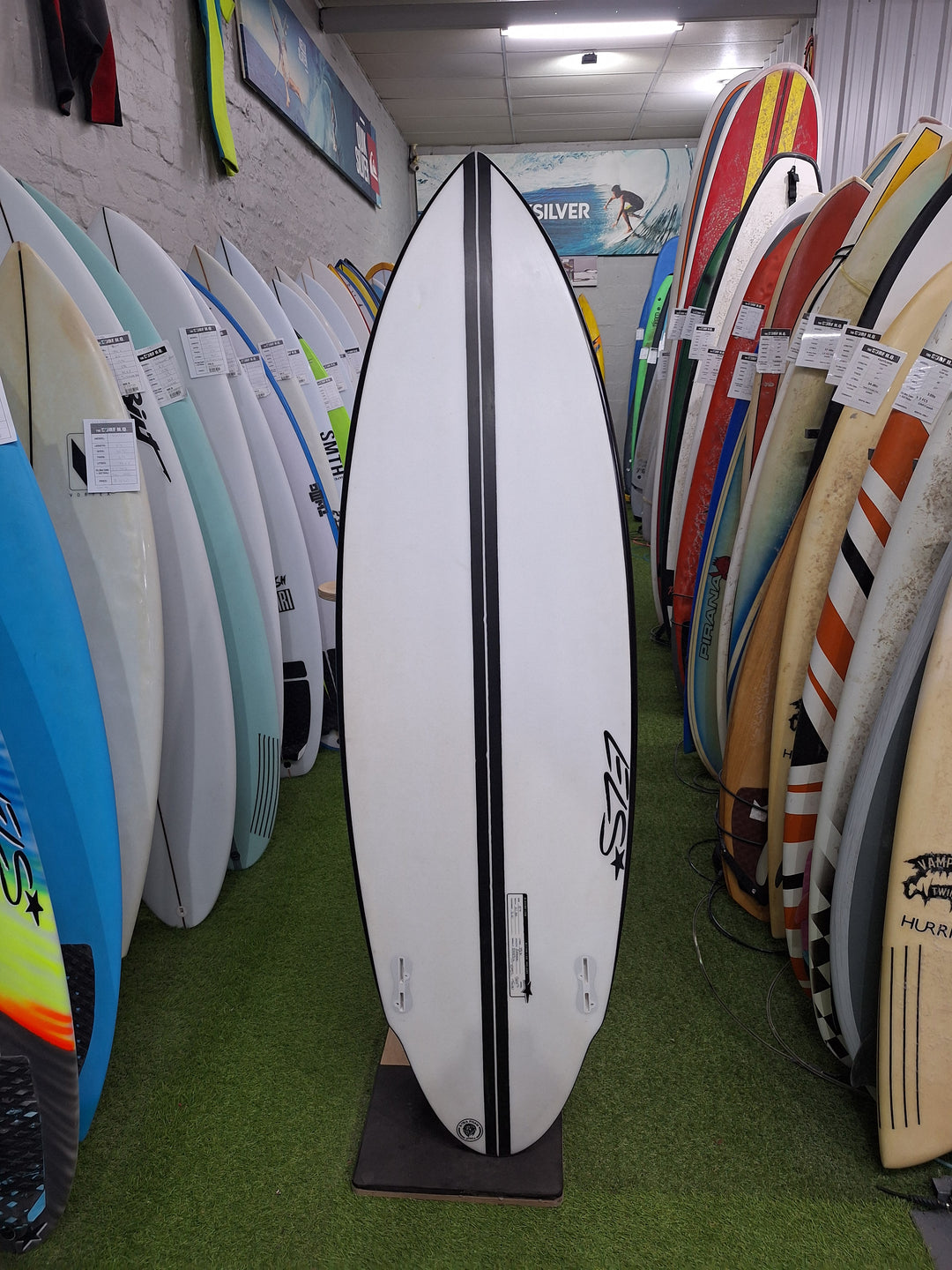 ELS EPOXY BROS TWIN 5'9 X 21.50" X 2.4" = 33.3L