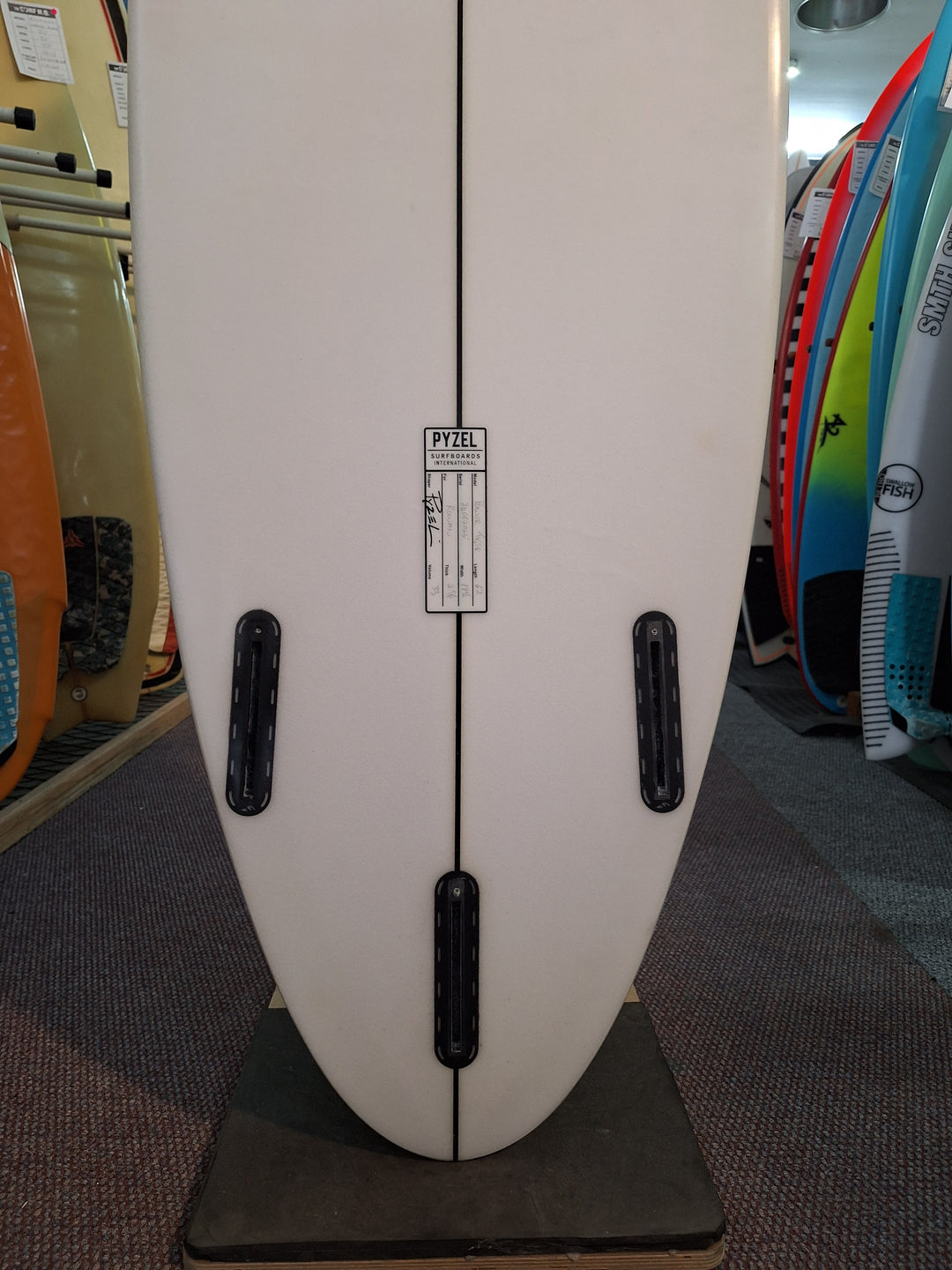 PYZEL PU POWER TIGER 6'2 X 19 1/2" X 2 5/8" = 33L