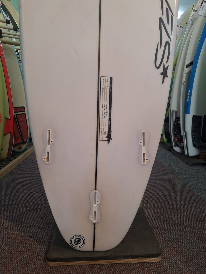 ELS PU WHITE LIGHTNING 5'8 X 18.41" X 2.36" = 26.34L
