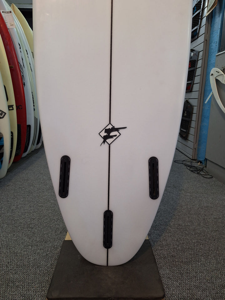 BILT PU LIGHTNING 2 5'11 X 19 1/2" X 2 5/8' = 32.1L