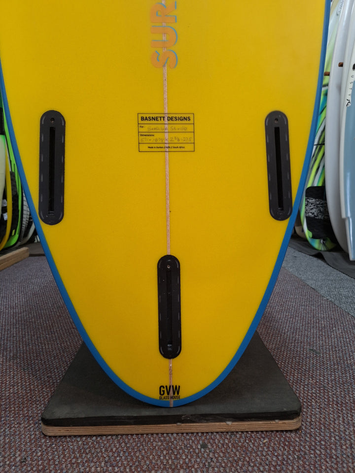 SURFCLUB PU CHARGER 5'11 X 18 8/7" X 2 3/8" = 27.5L