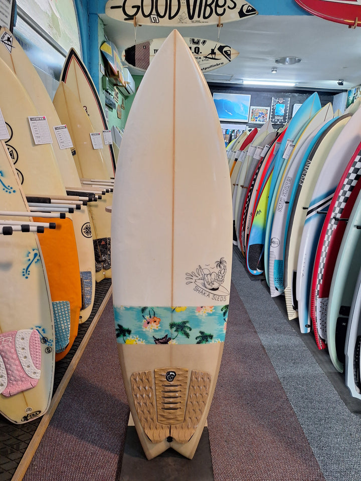 SHAKA SLEDS PU TWINNIE 5'6 X 19" X 2 9/16" = 30.1L