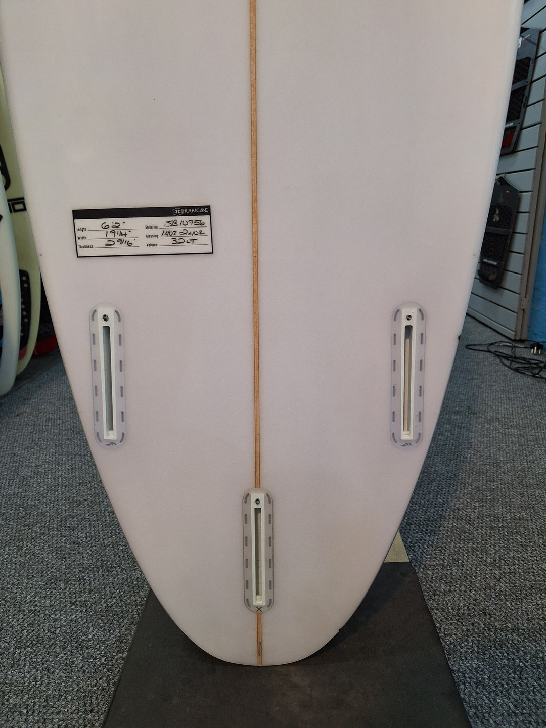 HURRICANE PU SCREAMER 6'2 X 19 1/4" X 2 9/16" = 32L