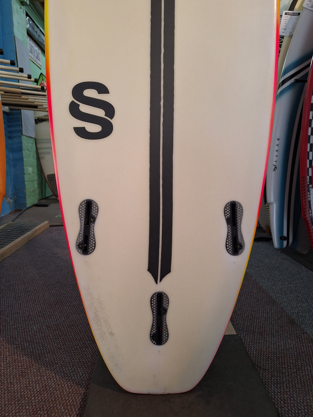 SMTH SHAPES EPOXY VOLUME 5'8 1/2" X 18 3/8" X 2 1/4" = 24.7L