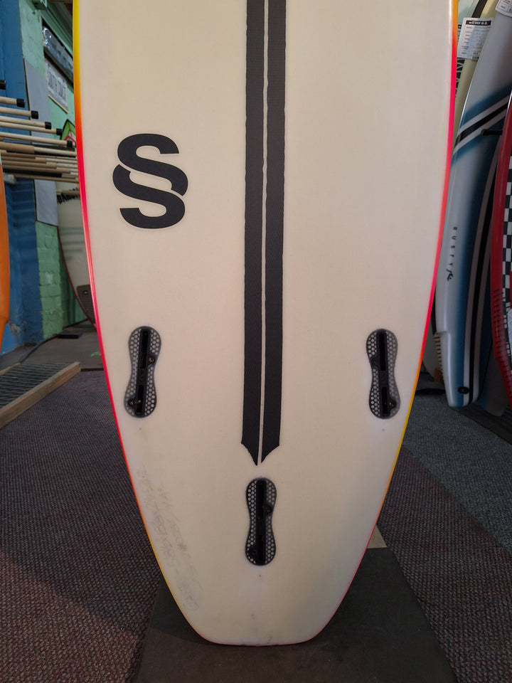 SMTH SHAPES EPOXY VOLUME 5'8 1/2" X 18 3/8" X 2 1/4" = 24.7L