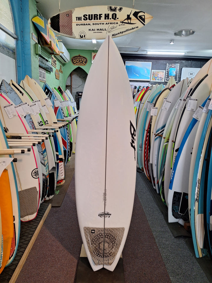 BILT PU LIGHTNING 2 SWALLOW 5'11 X 19 1/2" X 2 5/8" = 31.59L
