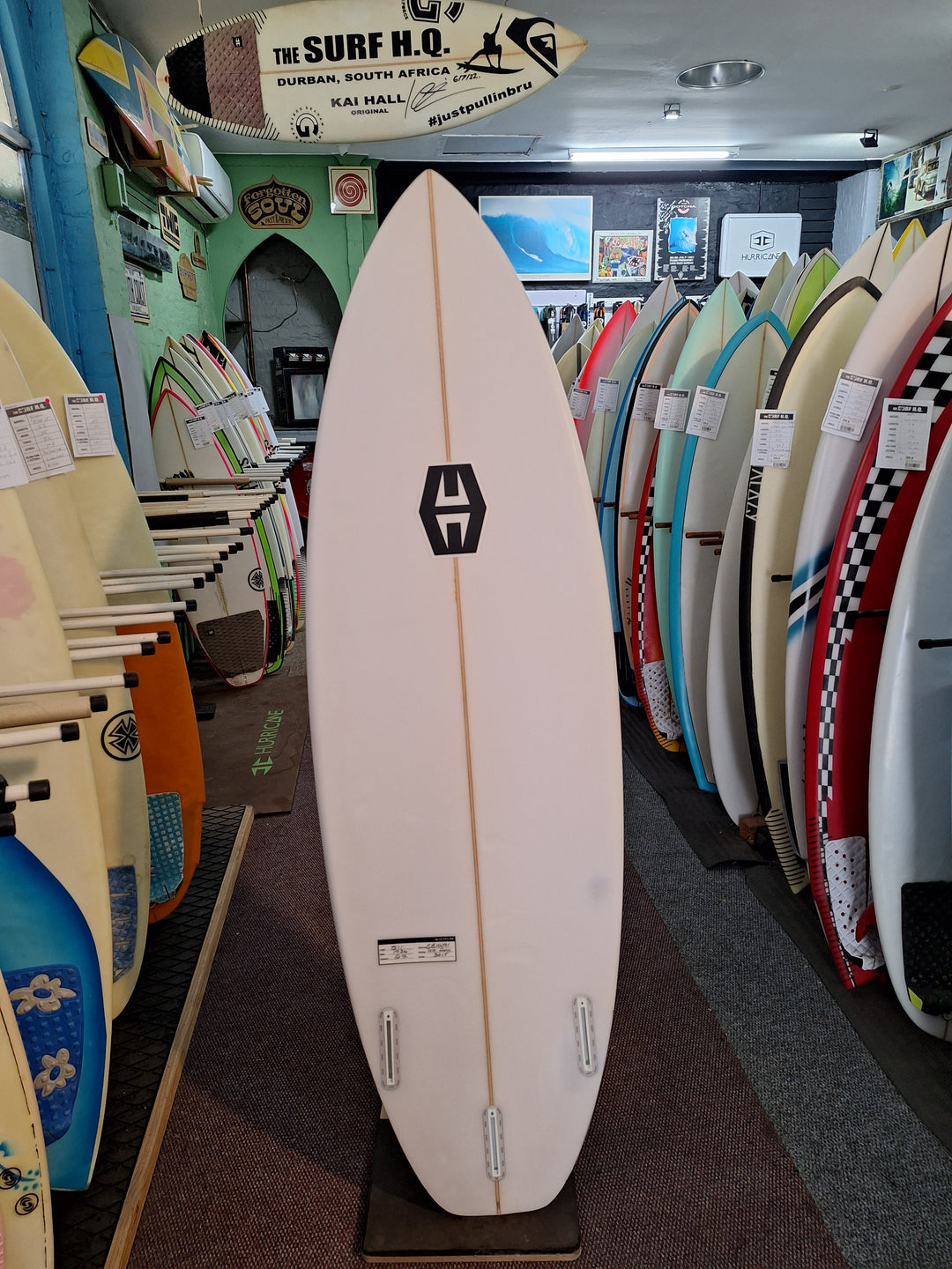 HURRICANE PU ROCKSTAR 5'11 X 19 3/4" X 2 1/2" = 32L